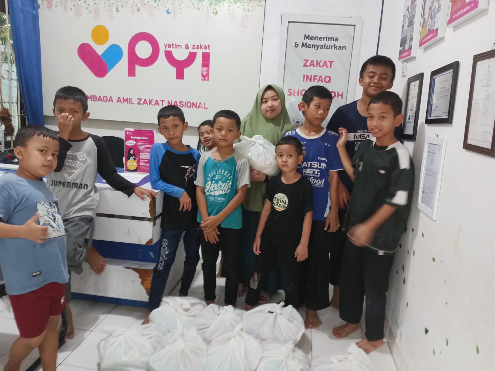 Berbagi Kebahagiaan Bersama Yayasan Birrul Walidain: Sembako dan Program Inovatif di Asrama Yatim Rawamangun