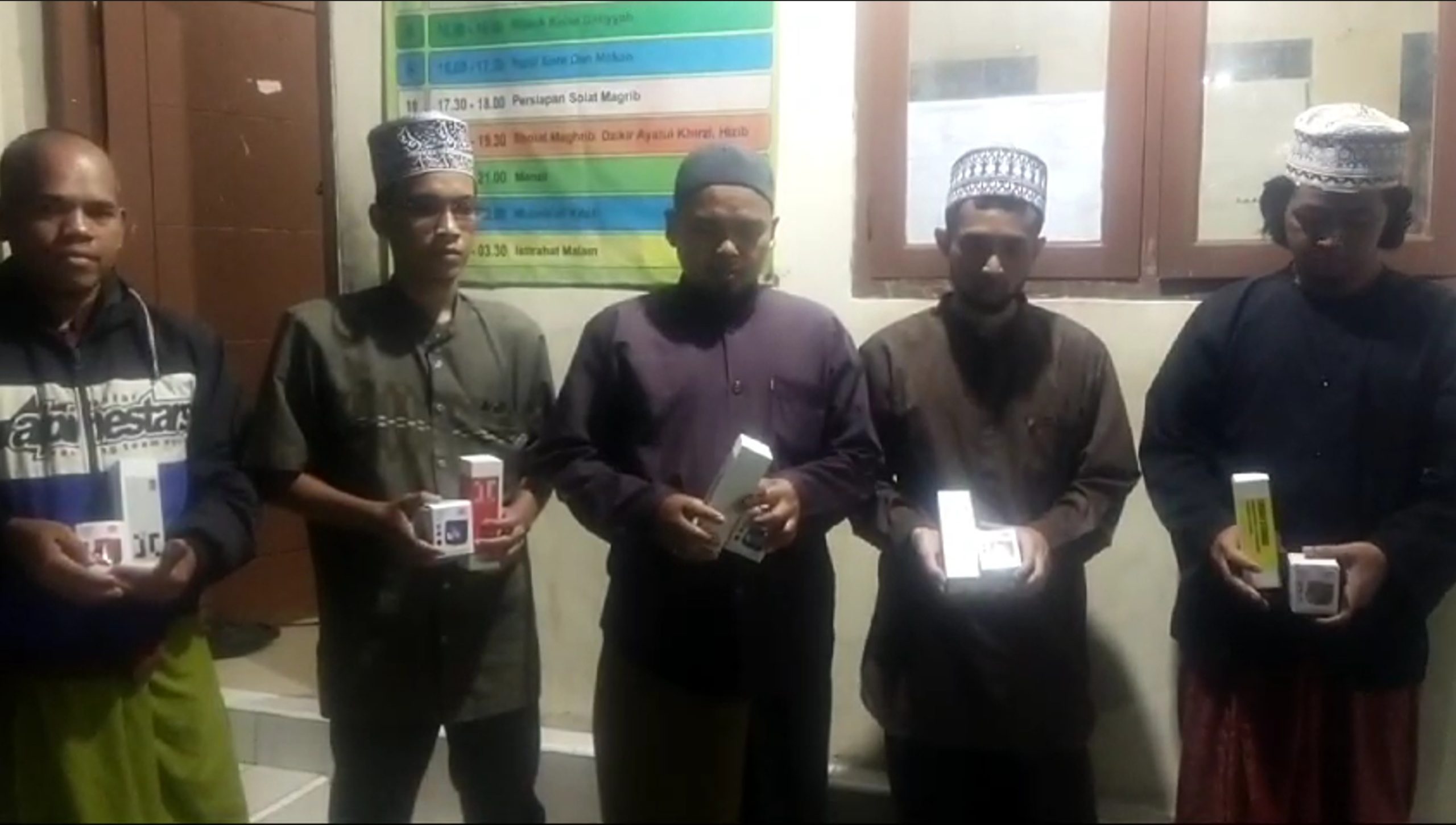 Pondok Pesantren Al Fatah Terima Bantuan Penerangan dari Birrulwalidain.org